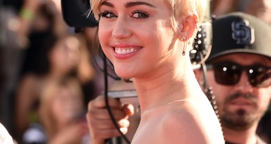 Miley Cyrusszá változtatta magát ez a lány! Őrületes átalakulás!