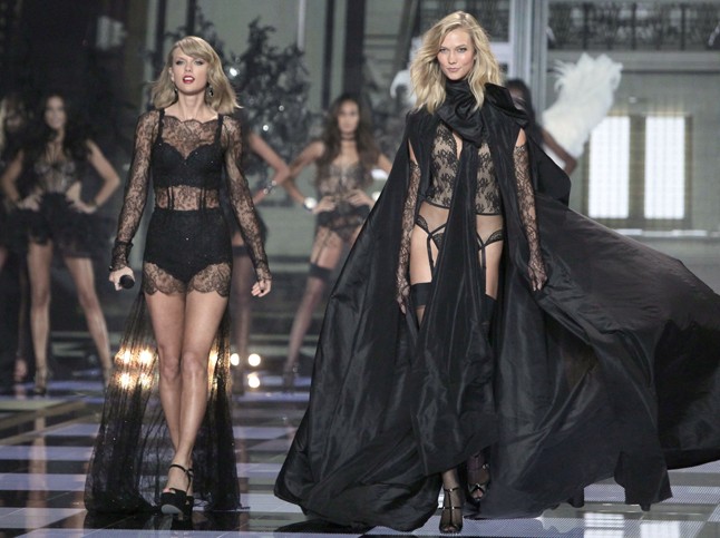 Karlie Kloss és barátnője, akinek szép a hangja