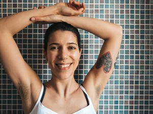 Ki dönt a szőrömről?! – A szőrtelenítés társadalmi nyomása a nők testén