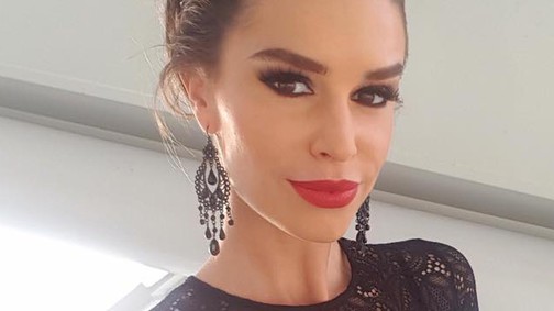 Így nézett ki végzősként, íme Dukai Regina és Iszak Eszti tablóképe