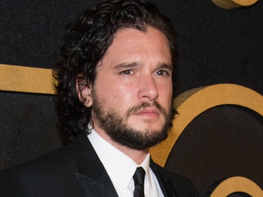 Brutál menő és szexi volt Kit Harington az Emmy-gála után