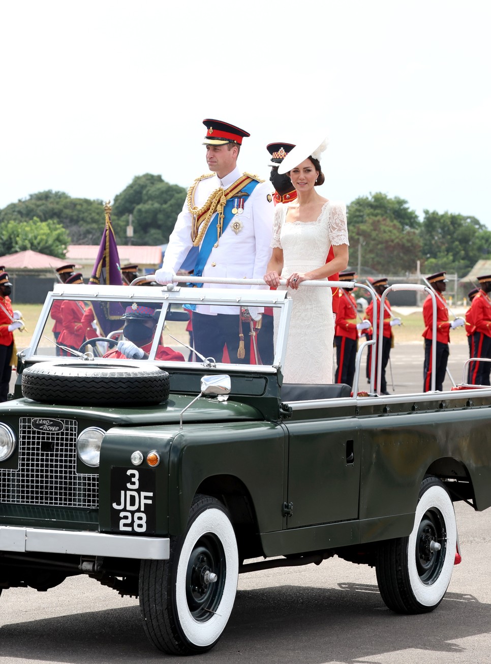 Kate Middleton három olyan szettet is viselt az elmúlt 24 órában, hogy eldobod az agyad