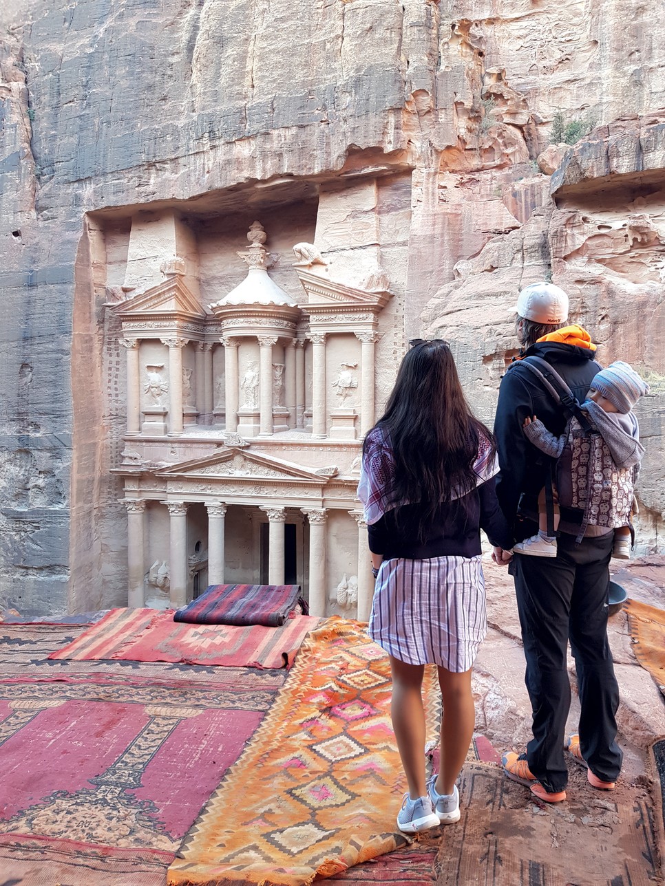 Hátizsákkal és babahordozóval a föld körül - ismerd meg a világjáró családot!