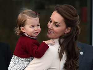 Új fotó a kétéves Sarolta hercegnőről, és annyira édes