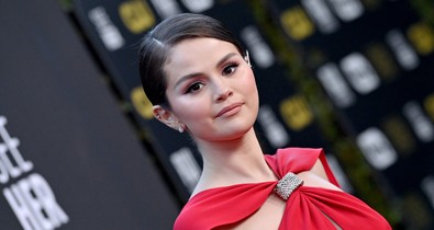 Selena Gomeznek most már van egy nagyszerű frufruja