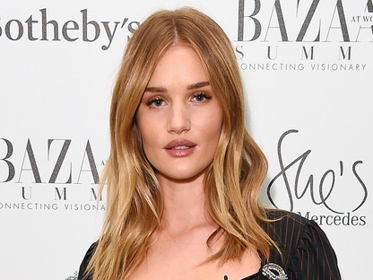 Várandósan pózolt anyaszült meztelenül a sztármodell