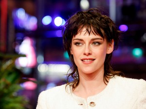 Kristen Stewart egy szál bugyiban lépett ki az utcára, és elképesztően stílusosan viselte