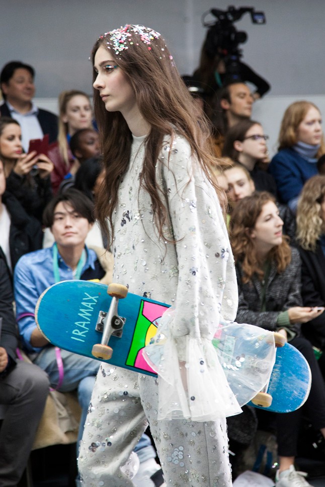 Méltó lezárása a londoni divathétnek az Ashish show