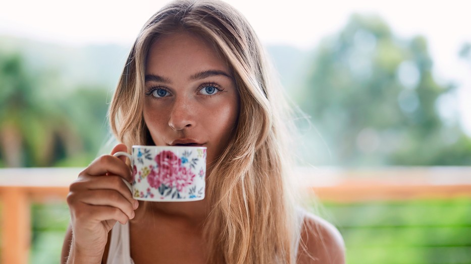 A csalántea rendszeres fogyasztása csodákat művelhet a testeddel