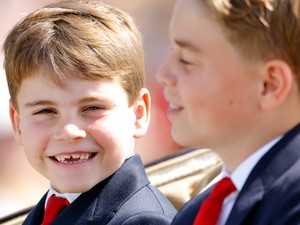 Rá sem ismerni a 8 éves Lajos herceg új portréjára, akkorát nőtt