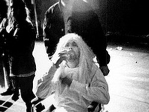 Lady Gaga kerekesszékbe került