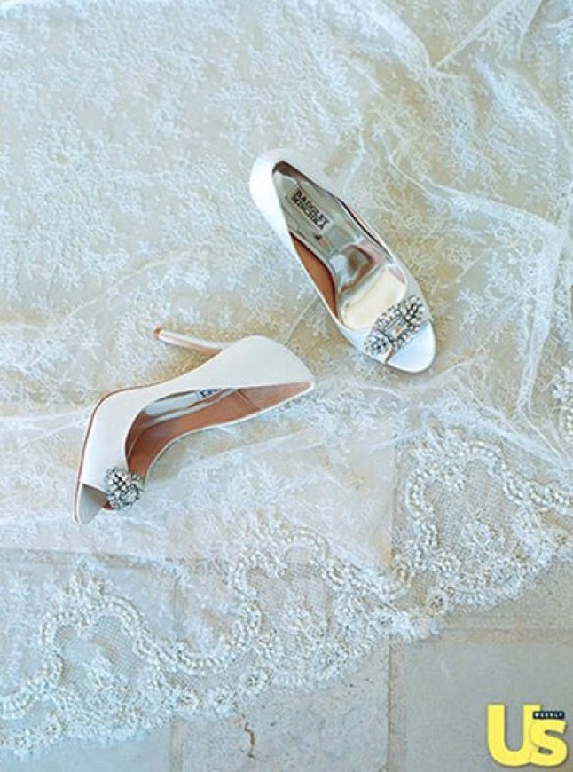 Természetesen a cipők is Badgley Mischka.