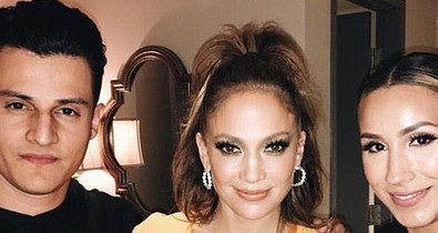 Jennifer Lopez őrületes dekoltázst mutatott