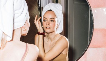 Korábban a gazdagok és híresek kiváltsága volt, ma már mainstream lett a botox - a huszonévesek körében is