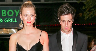 Karlie Kloss esküvői ruhája maga az álom!