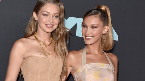 A legszexibb testvérpár: együtt villantott Gigi és Bella Hadid