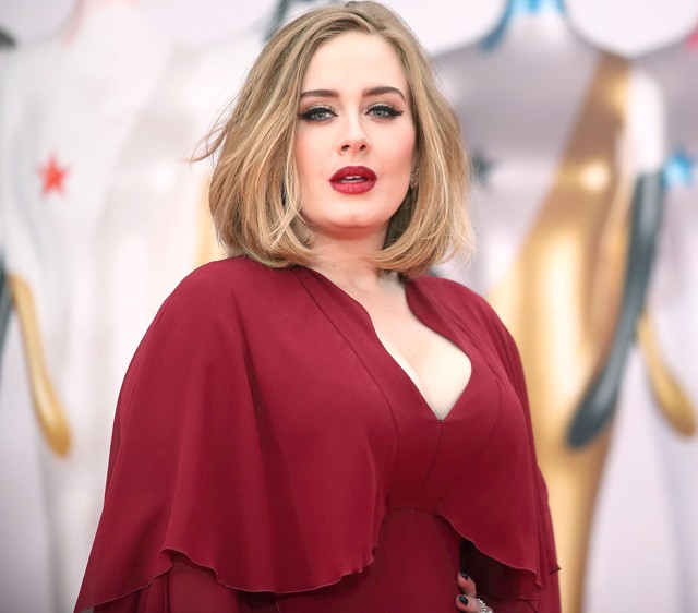 Adele bikiniben is megmutatta elképesztő alakját