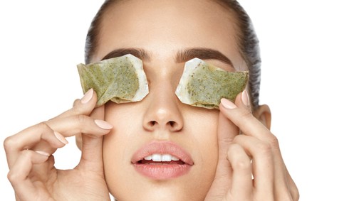 Modellek mondják el, hogyan tüntesd el a sötét karikákat a szemed alól