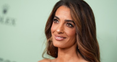 Új frizurát vállalt be Amal Clooney, káprázatos lett a végeredmény