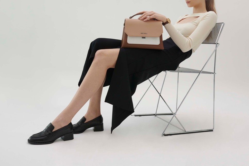 Női mokaszinok szoknyához