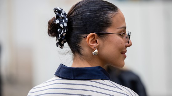 2 ártalmatlannak tűnő dolog, amit talán most is viselsz, és megbetegíthet a szakember szerint