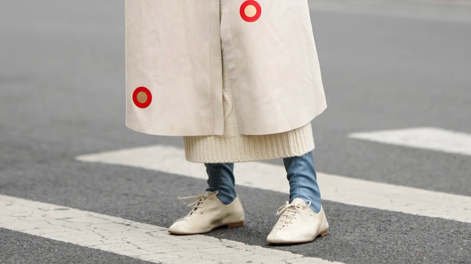 Úgy tűnik a balerinacipők háttérbe szorulnak, és nagyon stílusos oxford cipők veszik át a helyüket