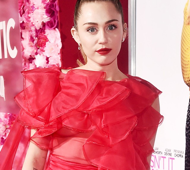 Micsoda átalakulás: Miley Cyrus újra Hannah Montana lett ezzel a platinaszőke hajjal