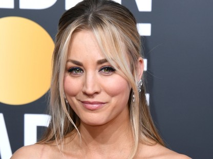 Micsoda visszatérés! Évek óta nem volt a Golden Globe gálán: Kaley Cuoco mindenkit lenyűgözött