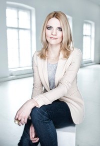 "Szeretem az itthoni színeket" - interjú Vágó Réka cipőtervezővel