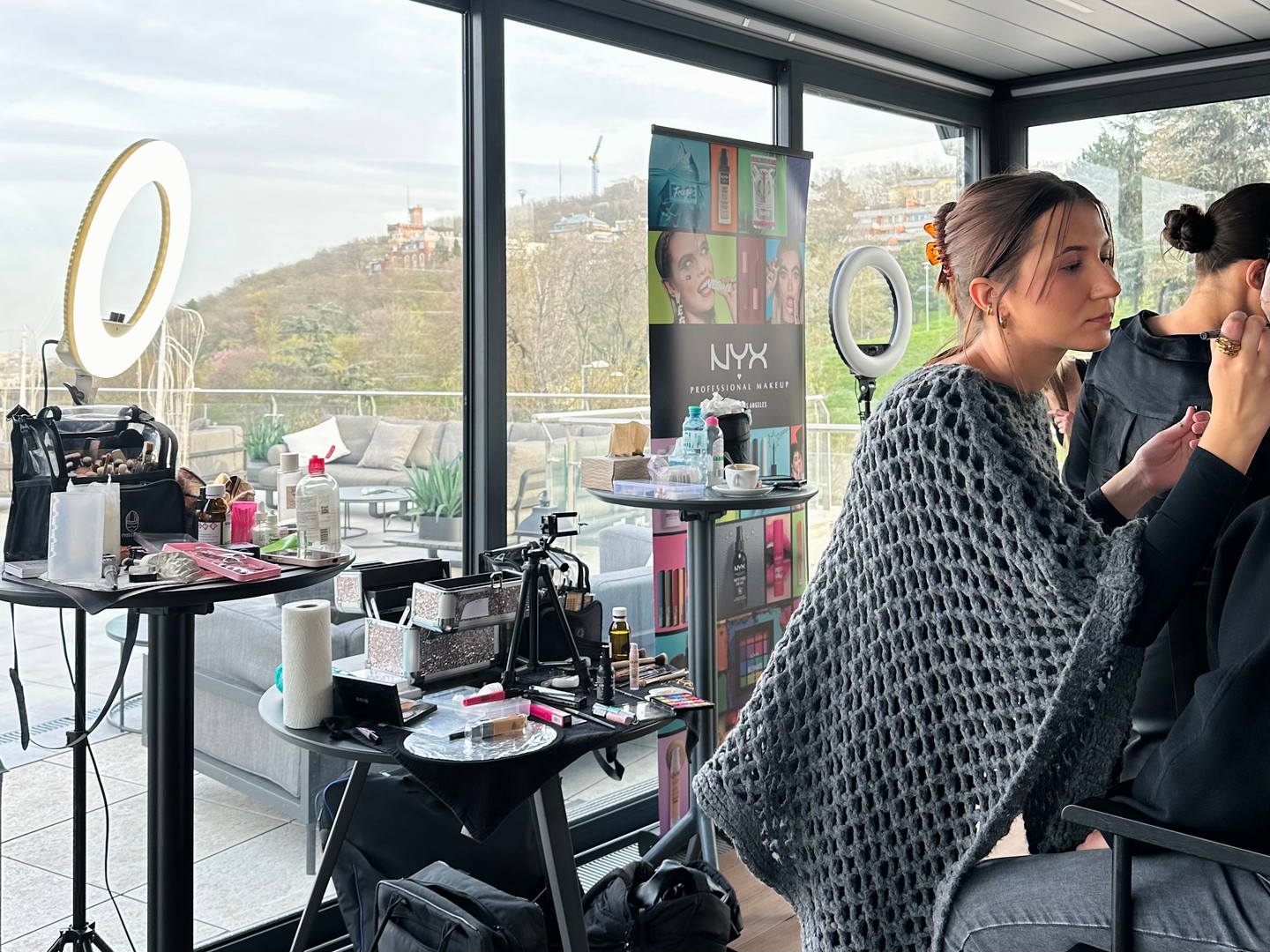 A gálára érkező jelöltek sminkjeit a NYX profi sminkesei készítették