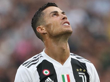Zárd a munkahetet a kisgatyás Cristiano Ronaldo kockáinak számolgatásával