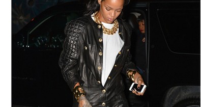 Rihanna a 80-as években képzeli magát