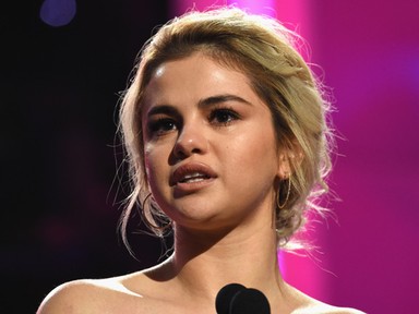 Megható! Selena Gomez sírva fakadt, megmentőjének ajánlotta a díját