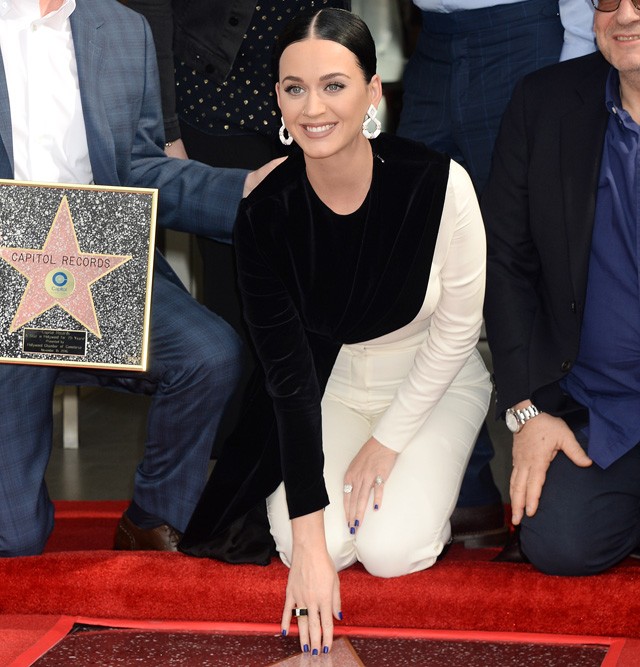 katy perry, hírességek sétánya, Vika Gazinskaya, david webb, lela rose, butani, ékszer, vörös szőnyeg