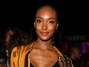 A bombatestű modell megtalálta a tökéletes fesztiválszettet