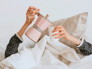 7 egyértelmű jel, hogy túladagoltad a koffeint, és a tested a tudtodra akarja adni