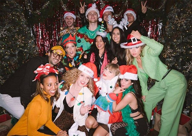 Taylor Swift 30. születésnapi partija egy karácsonyi ünnepség volt a legnagyobb sztárokkal