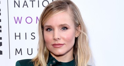 Zseniális! Kristen Bell Pletykacica hangján olvassa fel Donald Trump bejegyzéseit