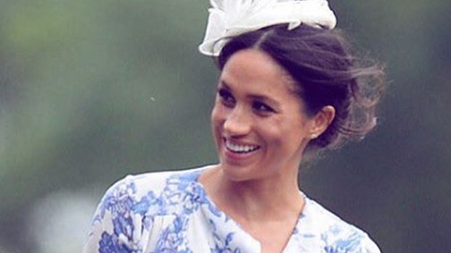 Meghan Markle majdnem hasra esett tűsarkújában, de tökéletesen megmentette a helyzetet!