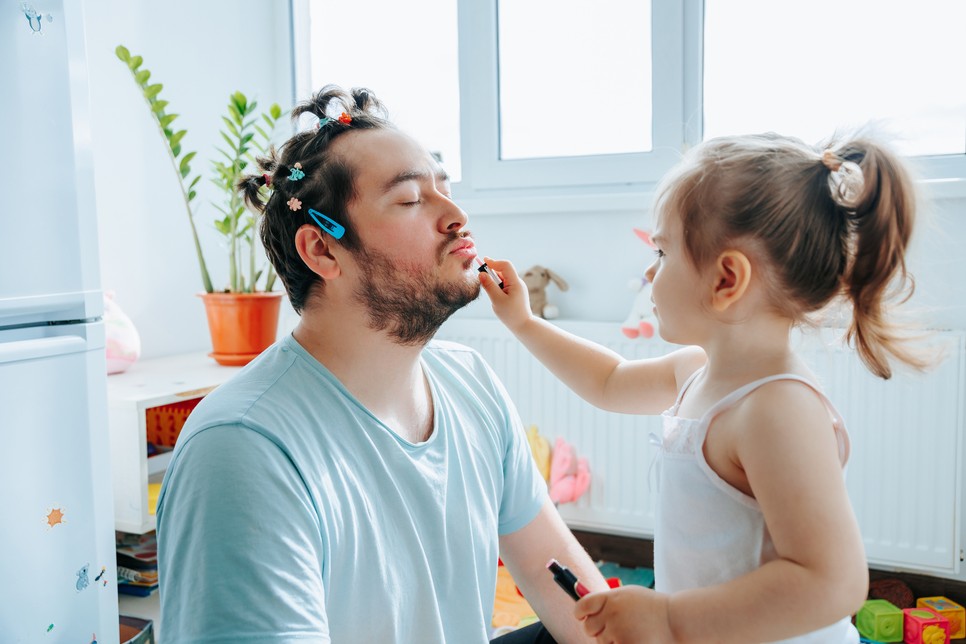 A lányoknak az első meghatározó férfikép az édesapjuk