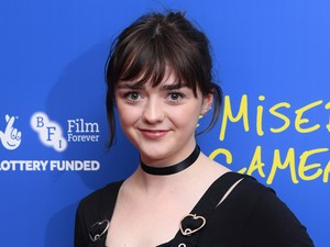 Arya Stark a legédesebb rebellis iskolás csajnak öltözött