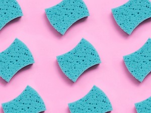 Ilyen gyakran kellene lecserélned a mosogatószivacsot, hogy ne betegítsen meg: szinte biztos, hogy túl sokáig használsz egyet