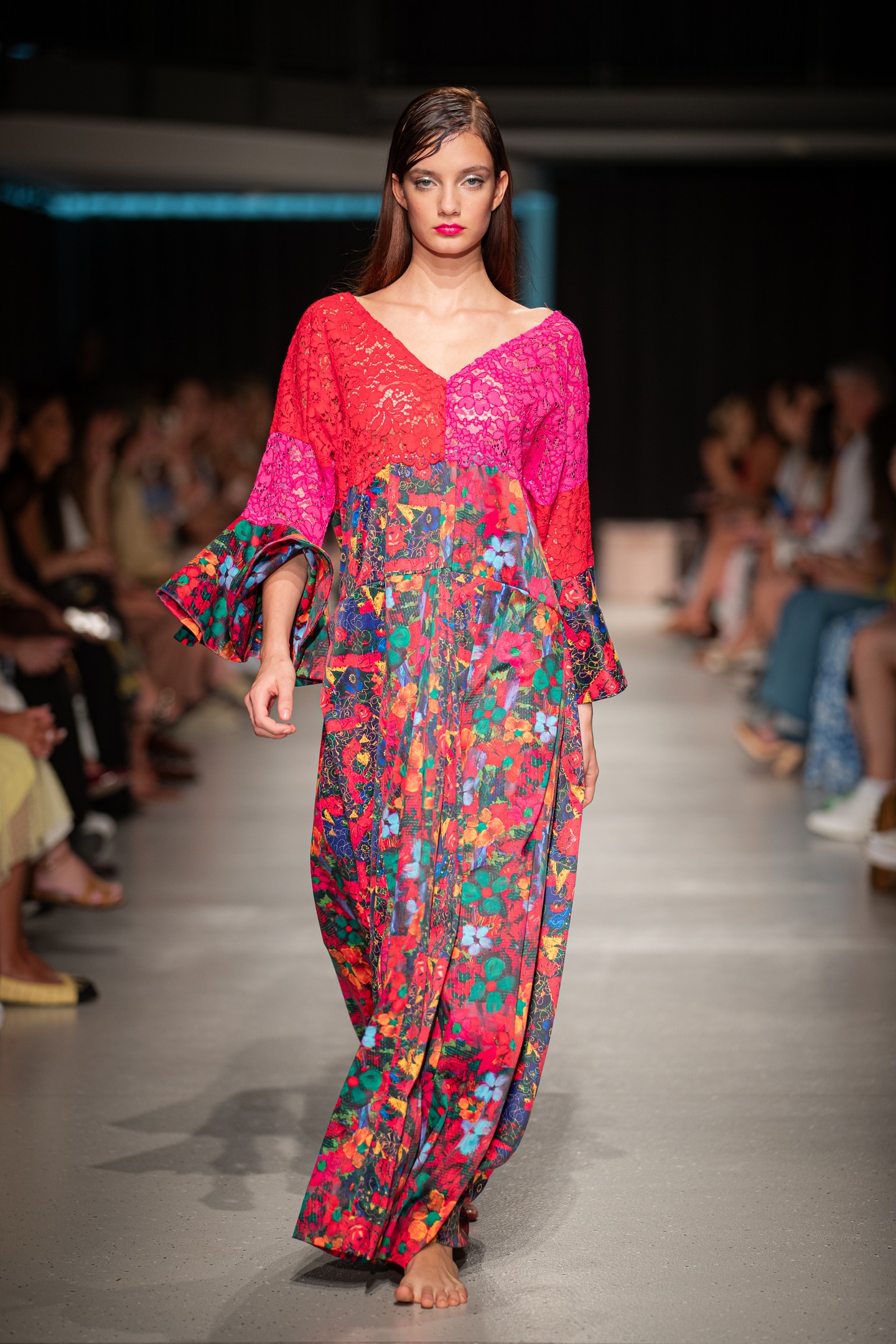 Romani Design 2025 tavasz-nyár kollekciójának bemutatója a BCEFW divathéten