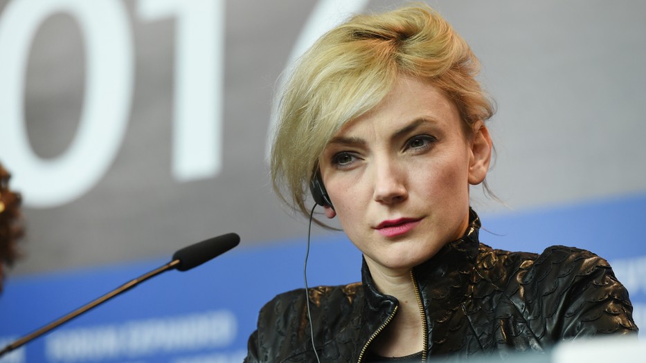 Borbély Alexandra csak úgy ragyog új filmje premierjén