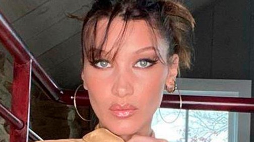 Tudjuk, hogy Bella Hadid szeret divatozni, de ez a szett most túlzás