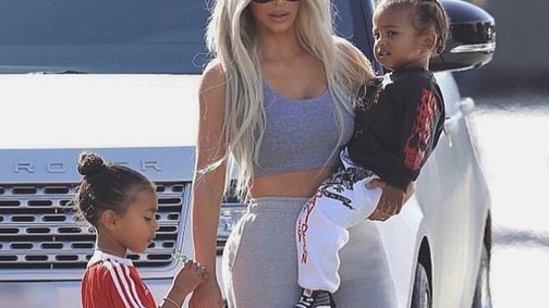 Kim Kardashian szerint 4 éves lánya már most tudja, hogy vlogger akar lenni!