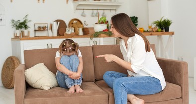 A gyereknevelés nem alapulhat a gyerek fizikai bántalmazásán, megalázásán, megfélemlítésén vagy fenyegetésén