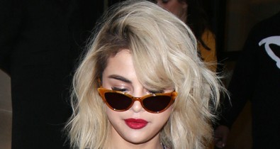 Selena Gomez 1 óra alatt háromszor váltott ruhát, volt egy igazán rettenetes is