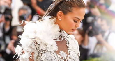 Chrissy Teigen habcsóknak öltözött idén, de jól áll neki