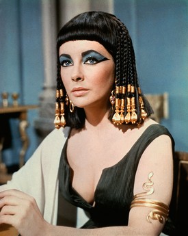 Egyik legismertebb szerepe a Cleopatra volt, amelyben ikonikus megjelenése örökre bevésődött a filmtörténelembe.